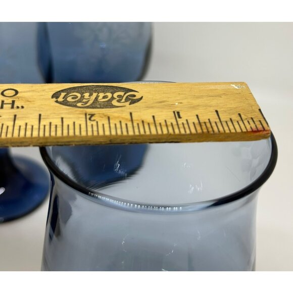 VTG Pfaltzgraff Yorktowne Etched Cobalt Blue Set of 2 Stemmed Wine Glasses 5.5" - Picture 2 of 5